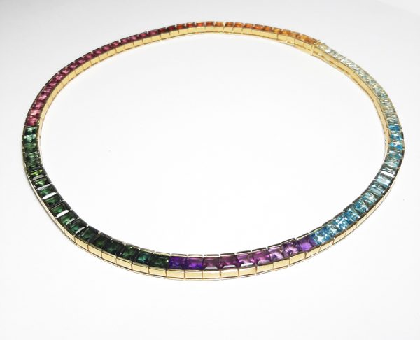 Colar Rainbow, modelo 2, em um arco íris de gemas brasileiras