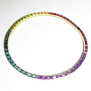 Colar Rainbow, modelo 1, em um arco íris de gemas brasileiras